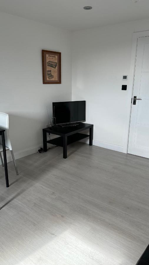 Stunning New 1 Bedroom Apartment Londyn Zewnętrze zdjęcie